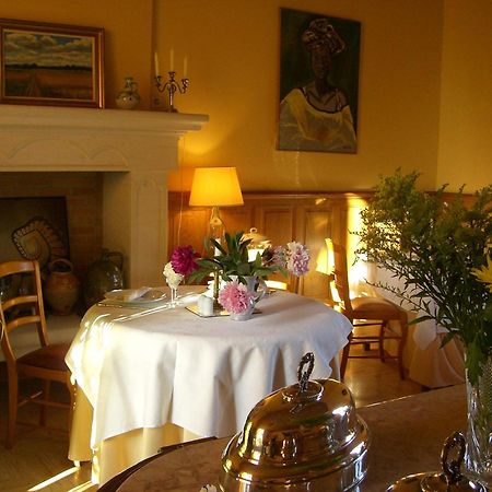 Chateau Des Salles Saint-Fort-sur-Gironde Bagian luar foto