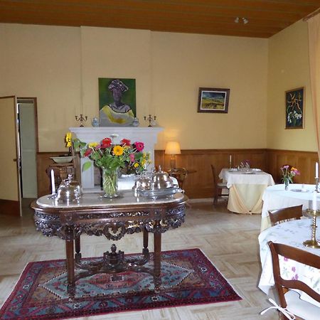 Chateau Des Salles Saint-Fort-sur-Gironde Bagian luar foto