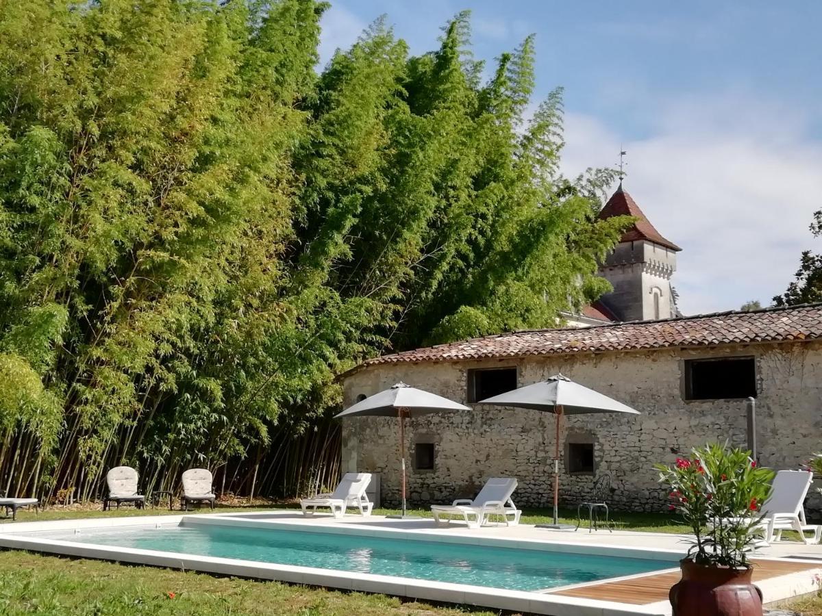 Chateau Des Salles Saint-Fort-sur-Gironde Bagian luar foto
