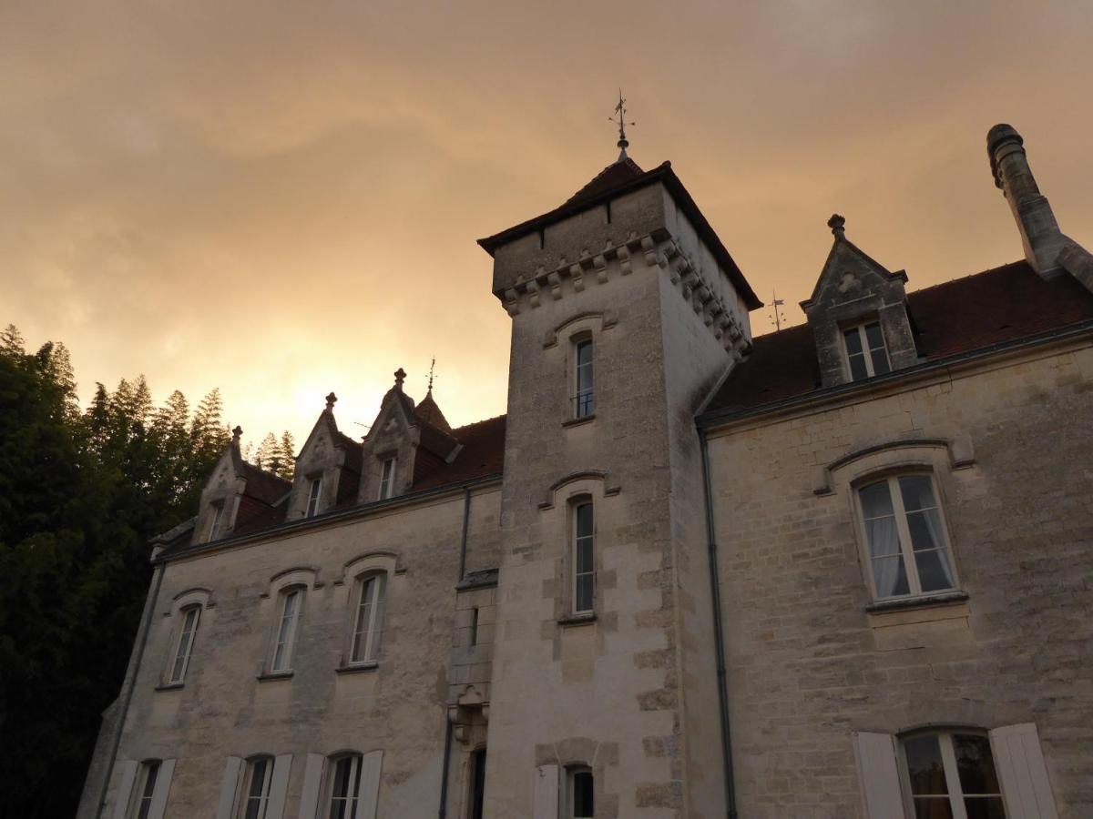 Chateau Des Salles Saint-Fort-sur-Gironde Bagian luar foto