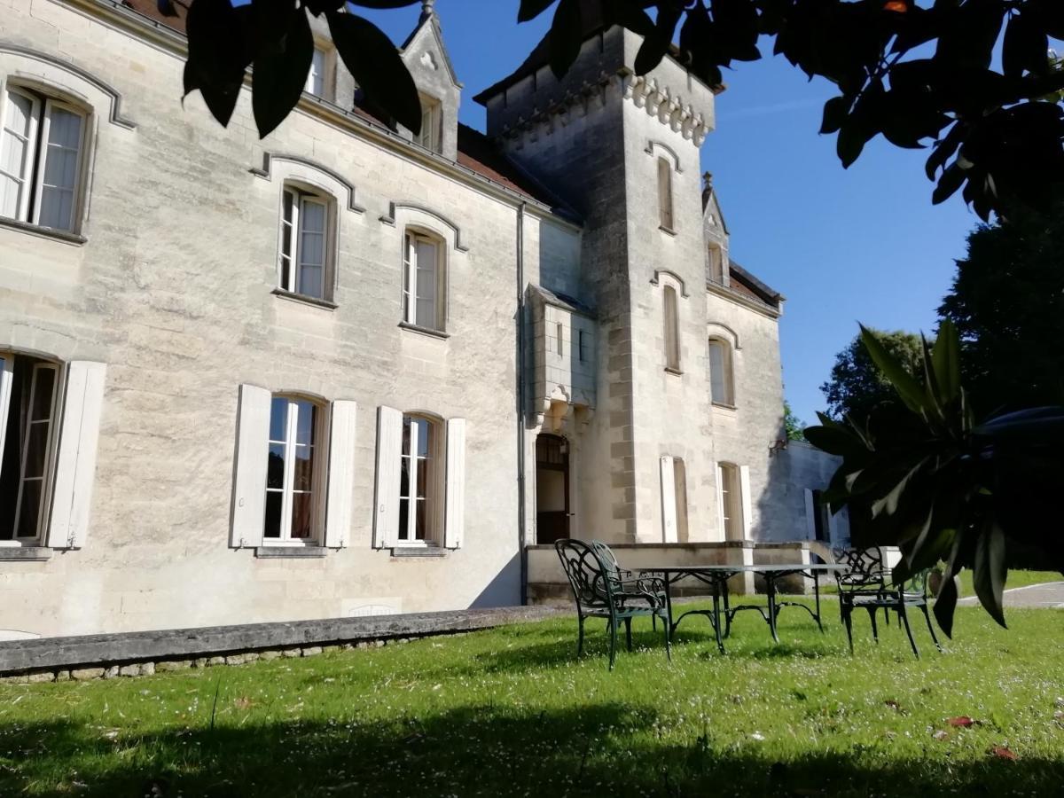 Chateau Des Salles Saint-Fort-sur-Gironde Bagian luar foto