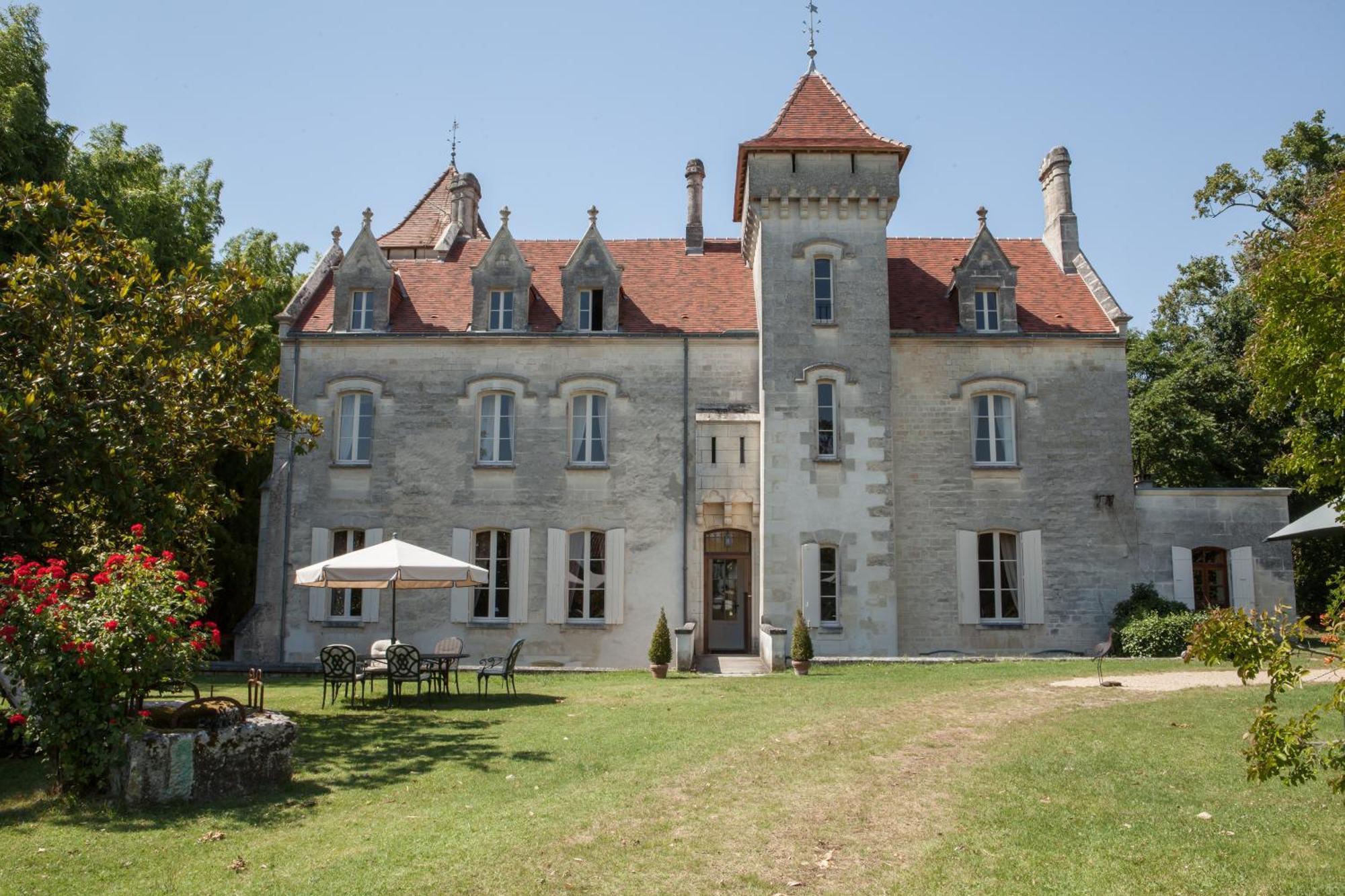 Chateau Des Salles Saint-Fort-sur-Gironde Bagian luar foto