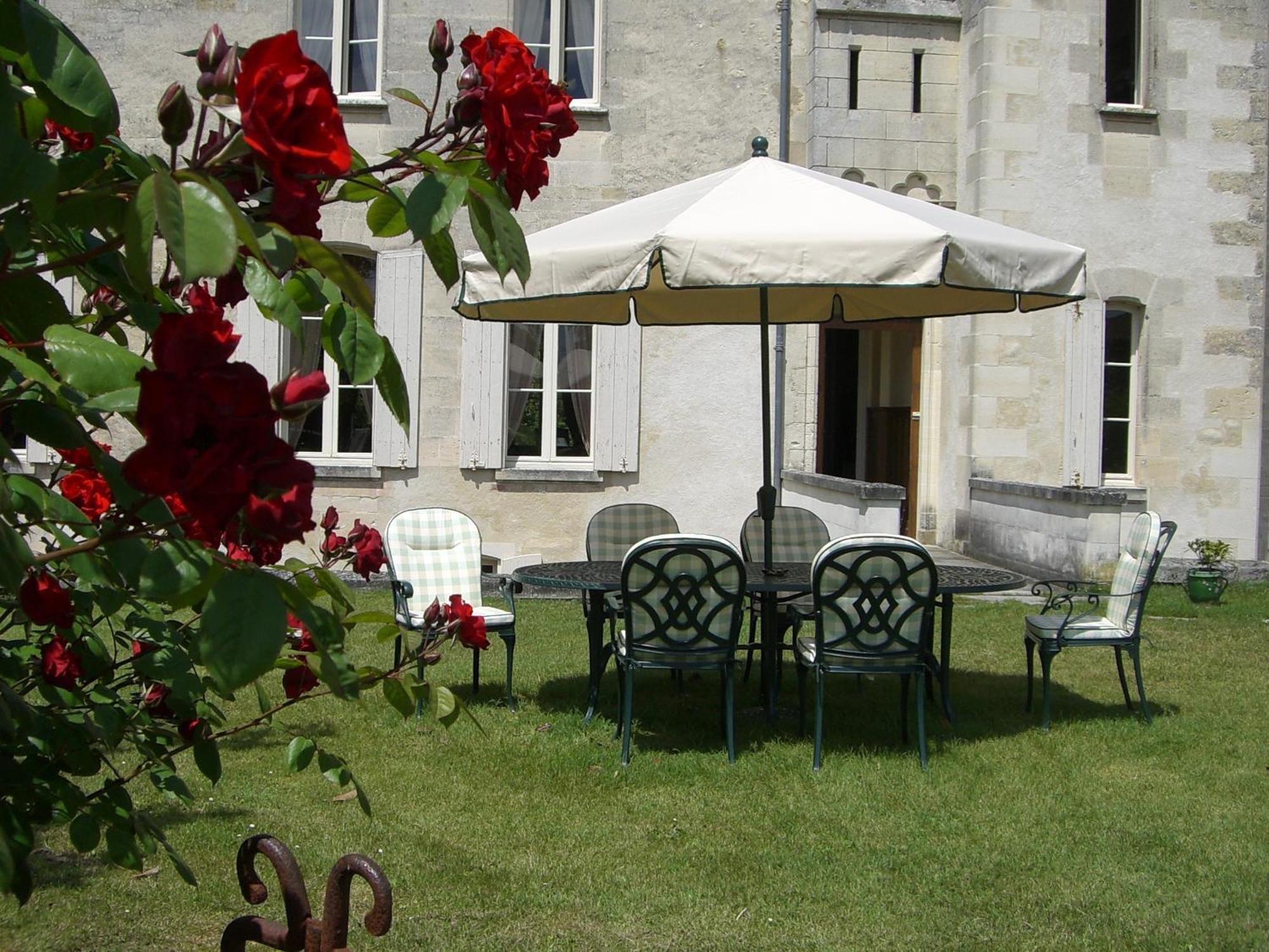 Chateau Des Salles Saint-Fort-sur-Gironde Bagian luar foto