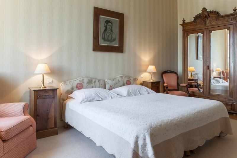 Chateau Des Salles Saint-Fort-sur-Gironde Bagian luar foto