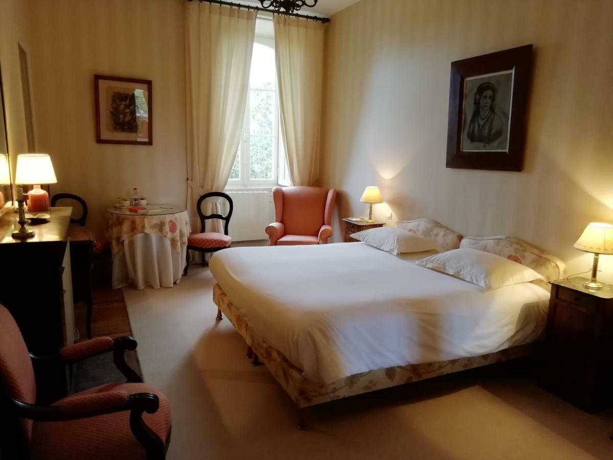 Chateau Des Salles Saint-Fort-sur-Gironde Bagian luar foto