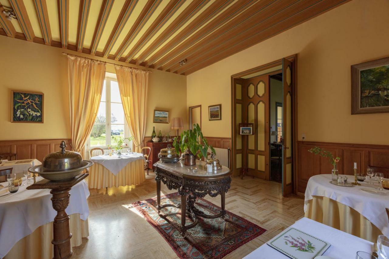 Chateau Des Salles Saint-Fort-sur-Gironde Bagian luar foto