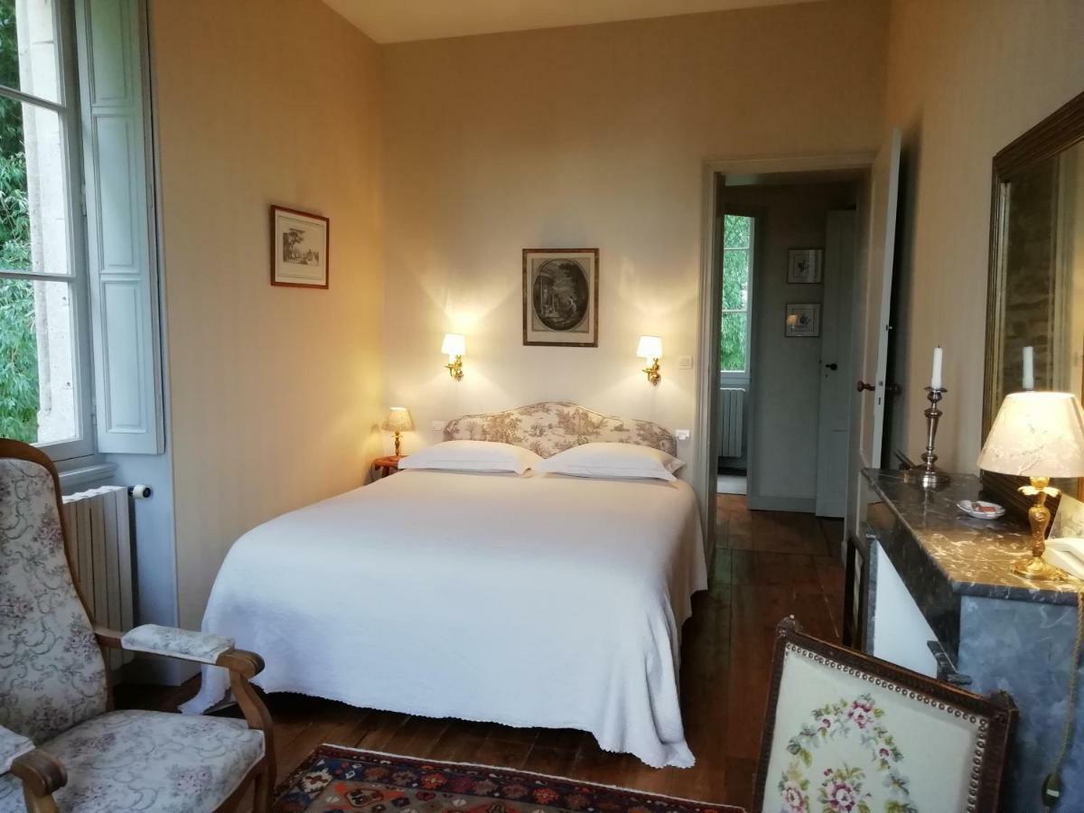 Chateau Des Salles Saint-Fort-sur-Gironde Bagian luar foto