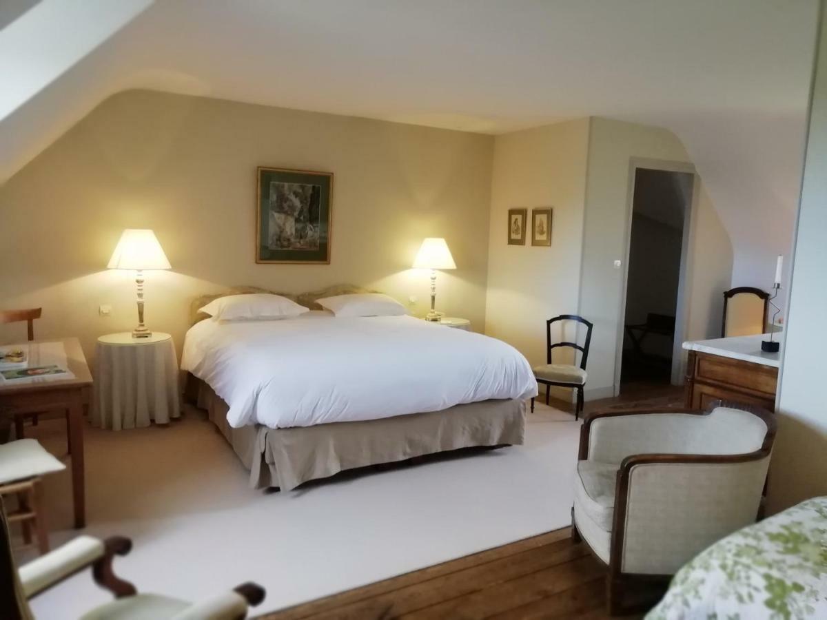Chateau Des Salles Saint-Fort-sur-Gironde Bagian luar foto