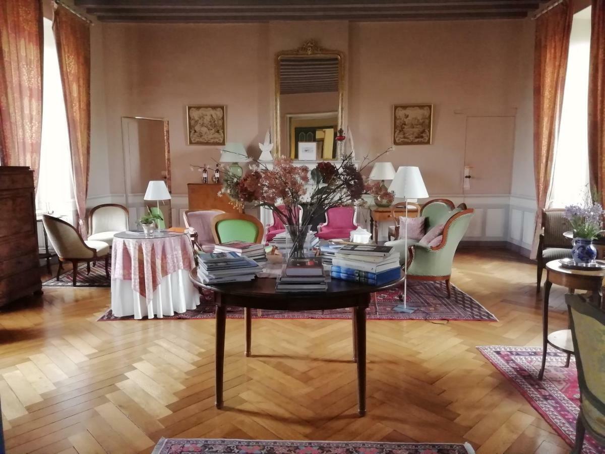 Chateau Des Salles Saint-Fort-sur-Gironde Bagian luar foto