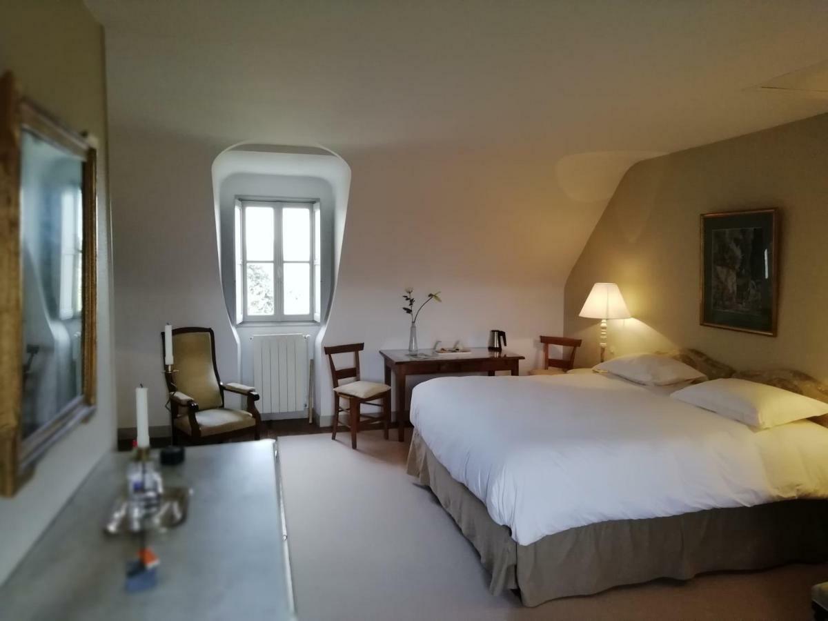 Chateau Des Salles Saint-Fort-sur-Gironde Bagian luar foto